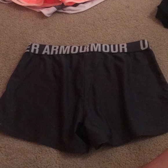 Size small Under Armour shorts! - Picture 2 of 2